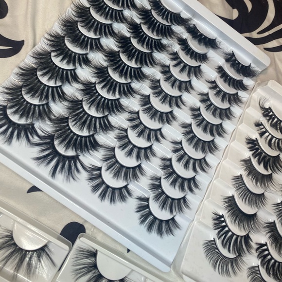 30 pairs of eyelashes - Picture 1 of 3
